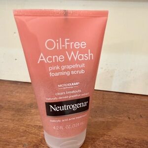 NWT Neutrogena Pink Grapefruit Acne Wash